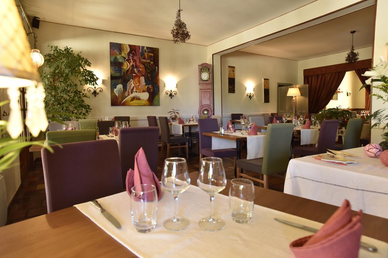 Logis Hotel-Restaurant Le Relais Hauterives Exterior photo